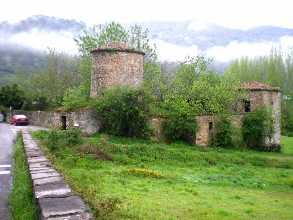 Castillo y Torre Muñiz en Olloniego (Oviedo) by Joaquin Esteban Alva…