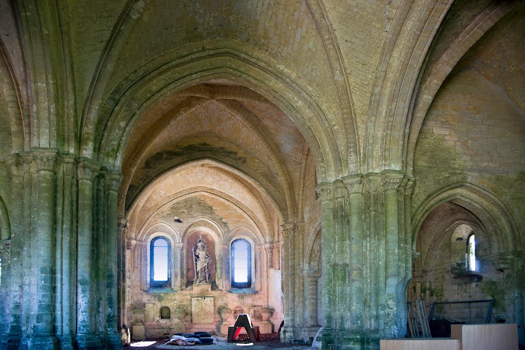 Ruines du Prieuré Saint Christophe by Berpiet