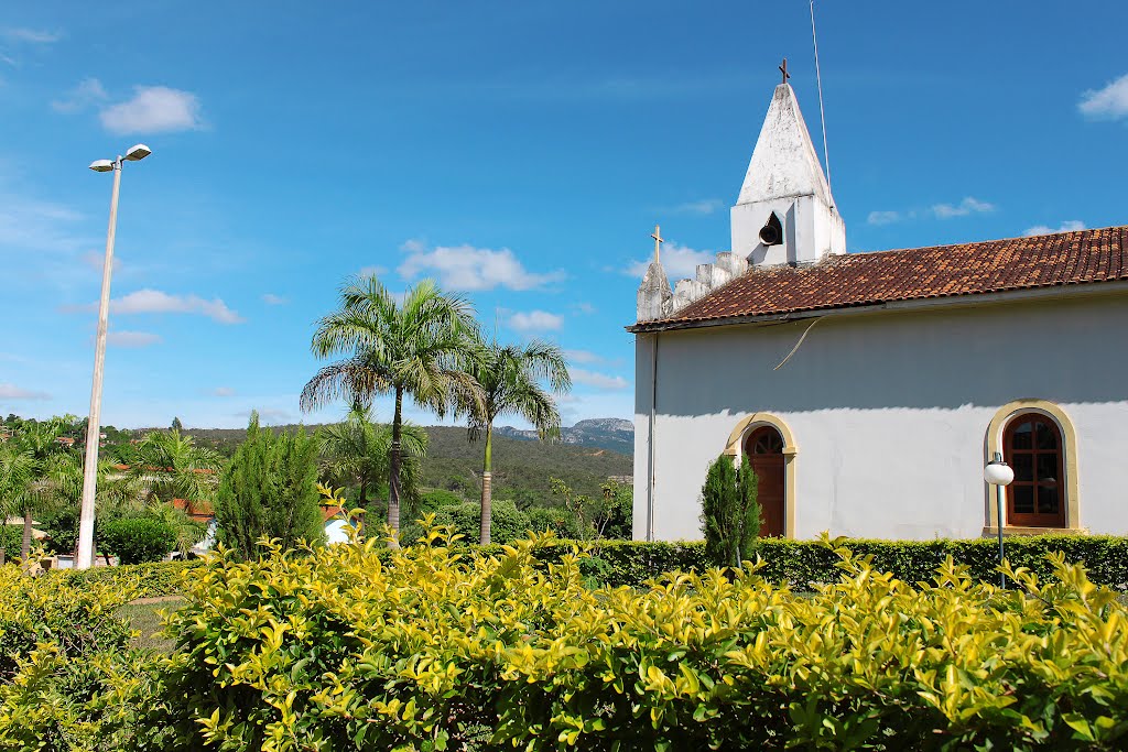 Praça da igreja em Cristália, Minas Gerais by Clésio Robert Caldei…