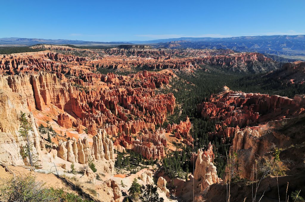 Garfield County, UT, USA by Machmut Mofidi