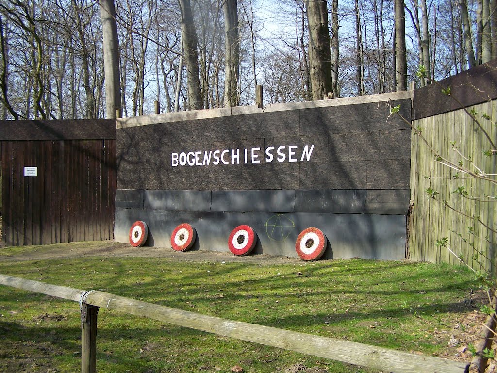 Bogenschiessen im Gysenbergpark by Ja Wi