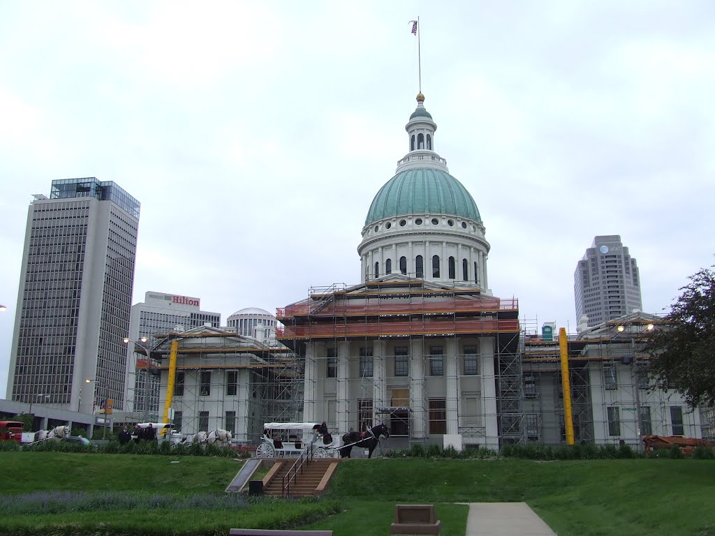 Old Courthouse - 2012/22/04 by Przemek Kanadys