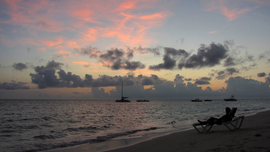 Awaiting the sunrise. (Baravo, Punta Cana, Dominican Republic) by phamhoanghai