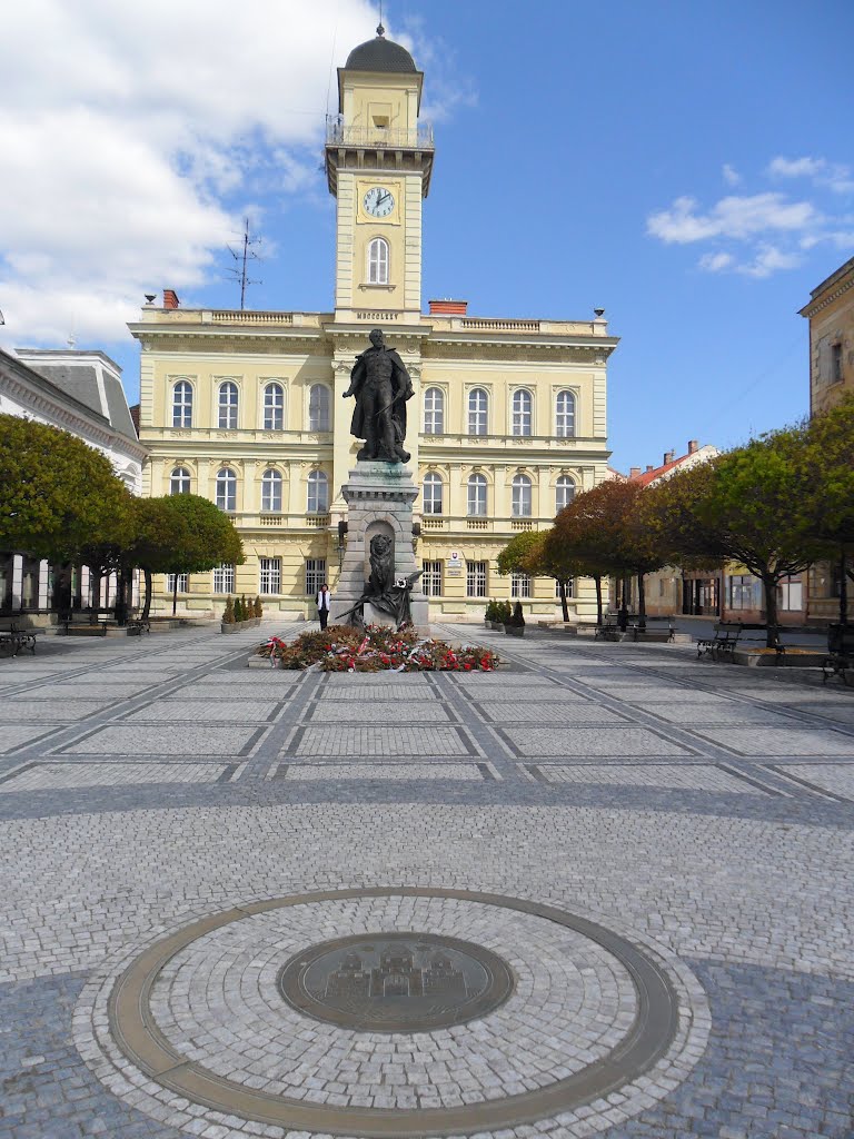 Komárno - The City Hall and monument of György Klapka, srb. Gradska kuća i trg Gijorgija Klapka by MladjoVienna