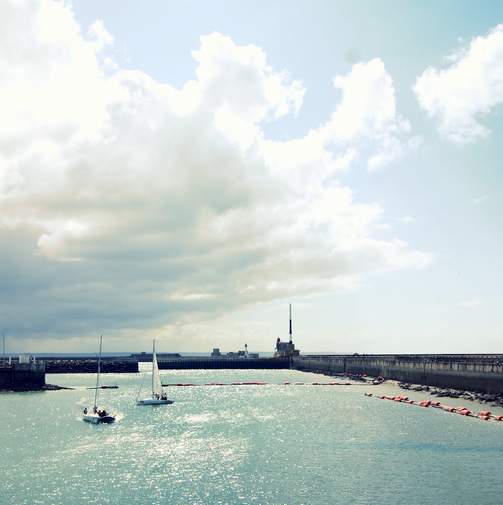 Le Port, Le Havre, France by Julien “Canard” BLAC…