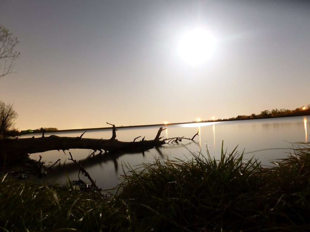 Main Reservoir Full Moon by Chris Heaton