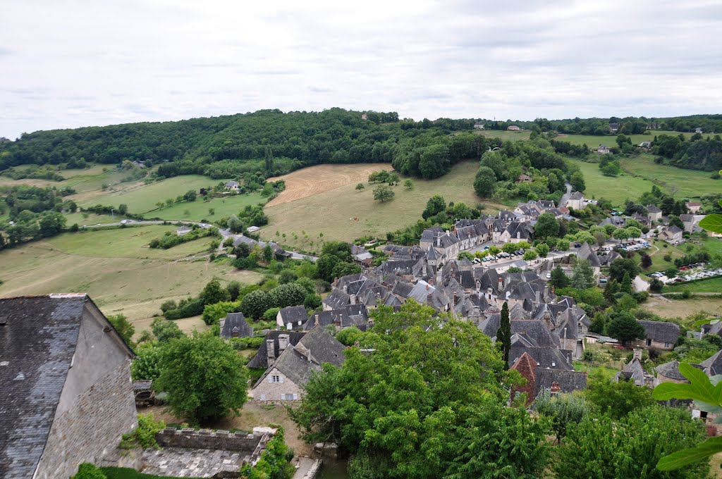 19500 Turenne, France by AlexBnz