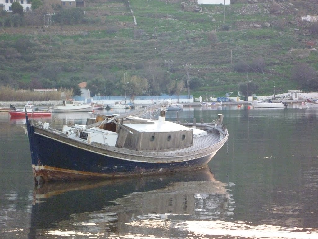 JUST BEFORE THE END,BOAT,VOURKARI,KEA,GREECE by NikMak