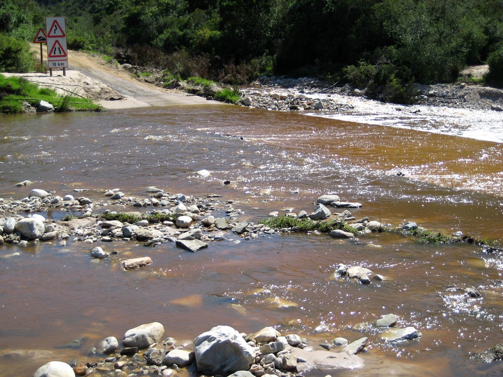 Low water bridge @ Prince Alfred Pass by Keino Davie