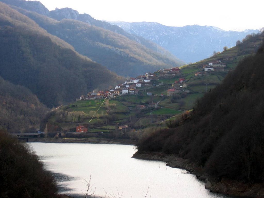 Coballes y embalse de Tanes (Caso) by La Casa del Chiflón