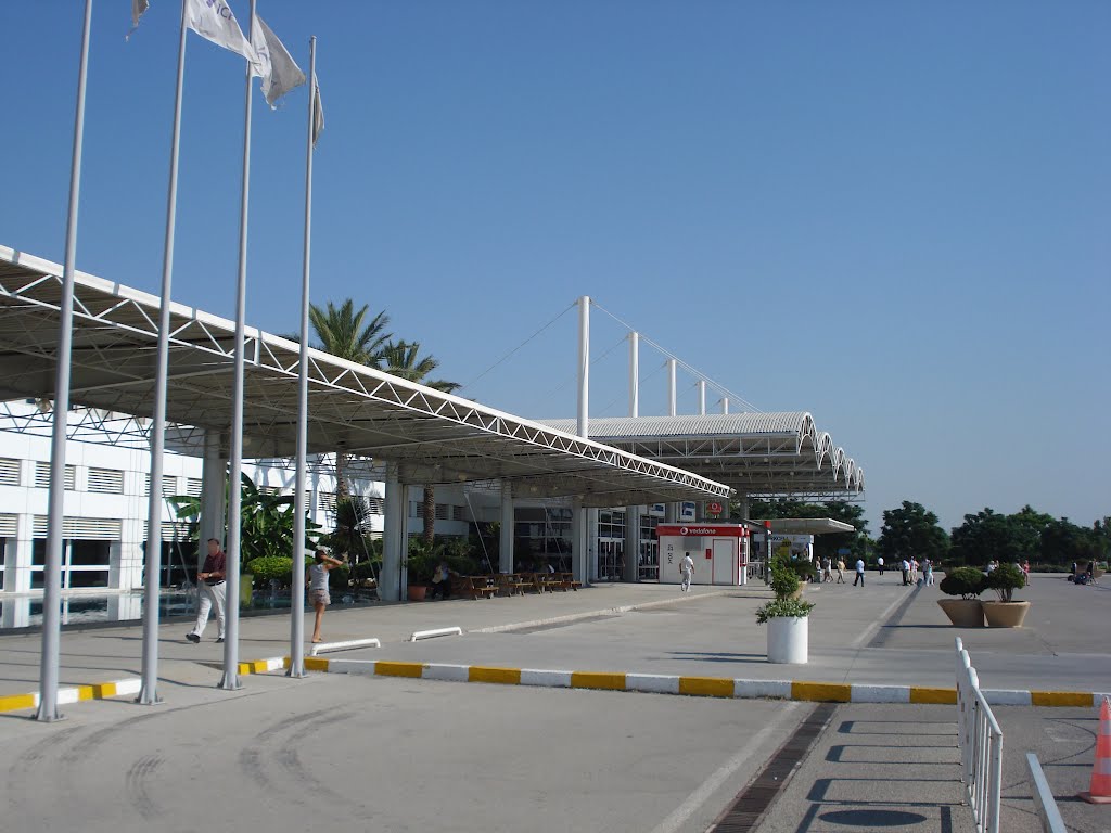 Terminal nord de l'aéroport international d'Antalya by SocoA