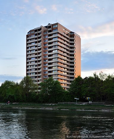 Hochbaugebiet entlang dem Main-Donau-Kanal in Erlangen by Pavlo Dyban