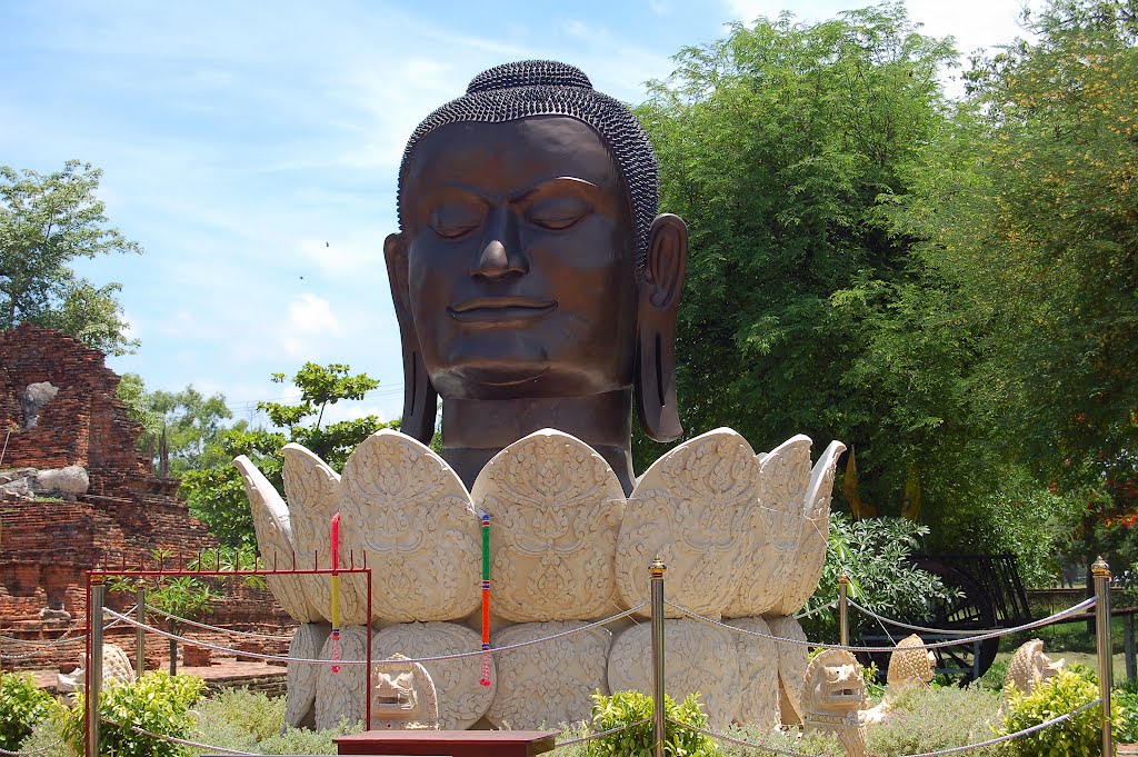 Ayutthaya - Wat Thammikarat by Sphimm