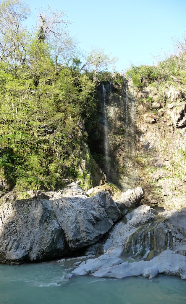 手取峡谷　Tedori gorge by Gwendolen Grandcourt