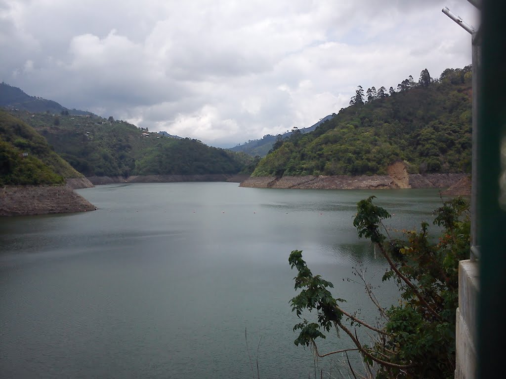 Embalse Pirris by Francisco Badilla (P…