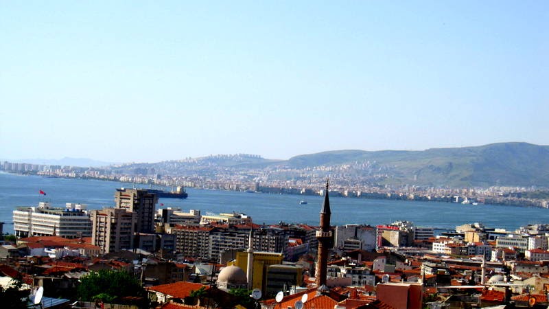 İzmir ve minareler by Osman Ünlü