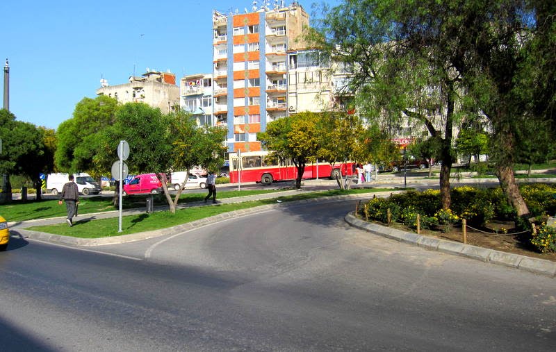 Eşrefpaşa caddesi ve kavşak by Osman Ünlü