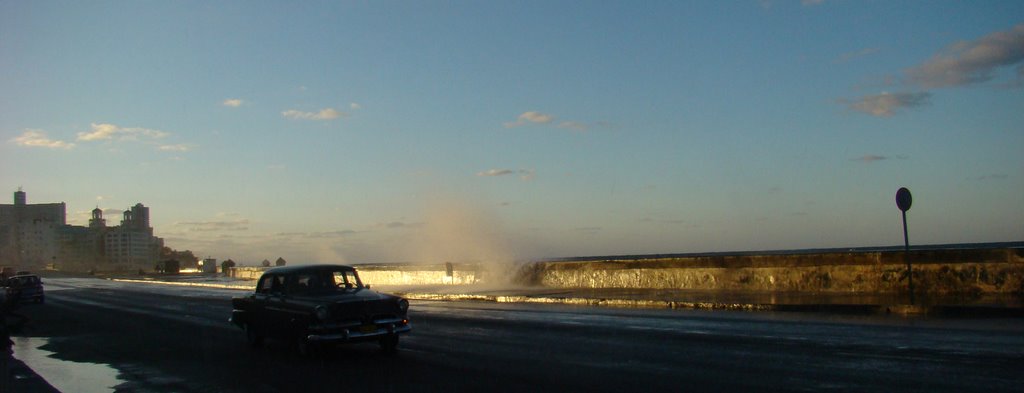 La Habana - Malecon by roxy_lady