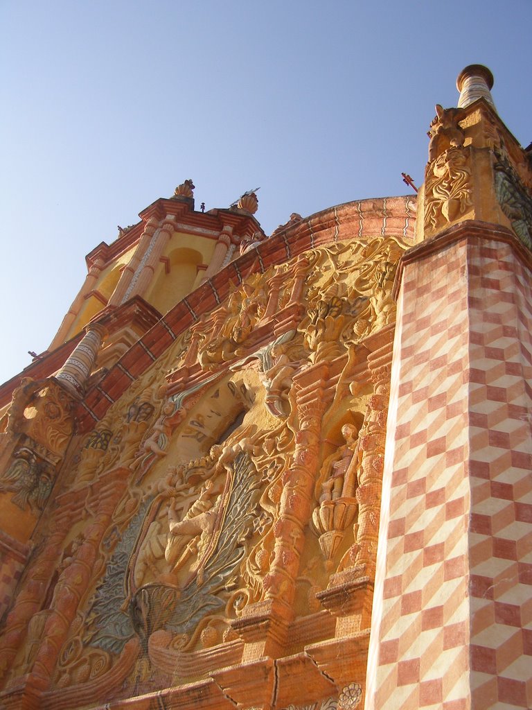 Conca church facade by Luis Guillermo Cota