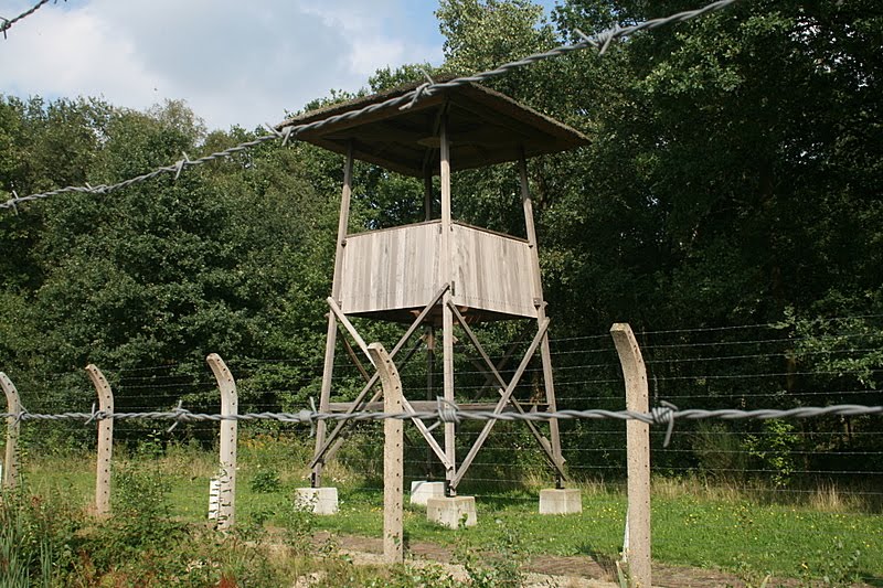 Nationaal Monument Kamp Vught : Wachttoren by John Scholte