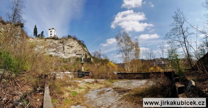 Terasy Barrandov - Bývalý bazén u Vltavy by www.jirkakubicek.cz