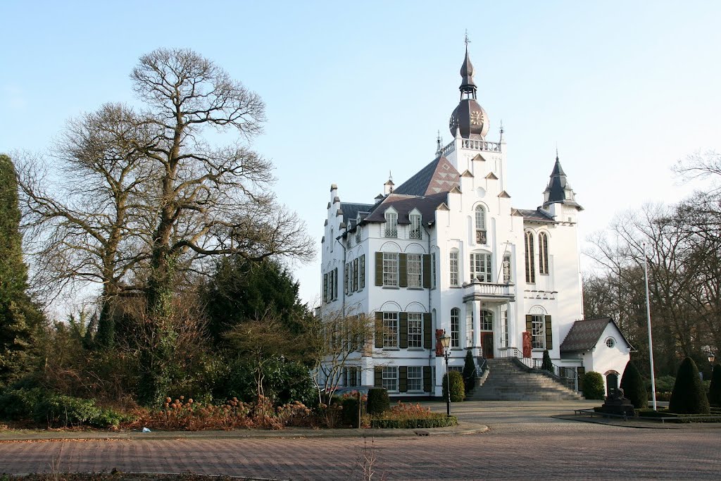 Vught - Leeuwensteinplein 5 : Landhuis Leeuwenstein by Scholte