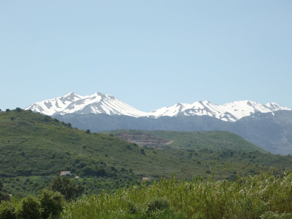 Lefka Ori, die weißen Berge, von Georgioupolis aus schön zu sehen. by Maria Meiser