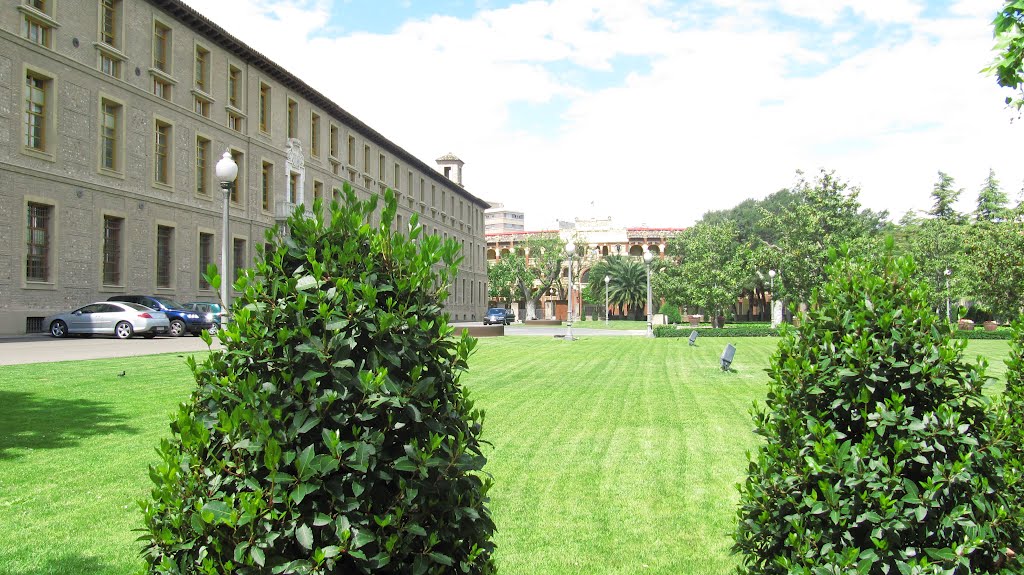 Jardines del Pignatelli y sede del gobierno de Aragón, Zaragoza. by Asenvi