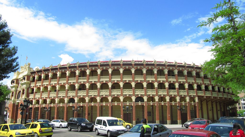 La plaza de toros de Zaragoza. by Asenvi