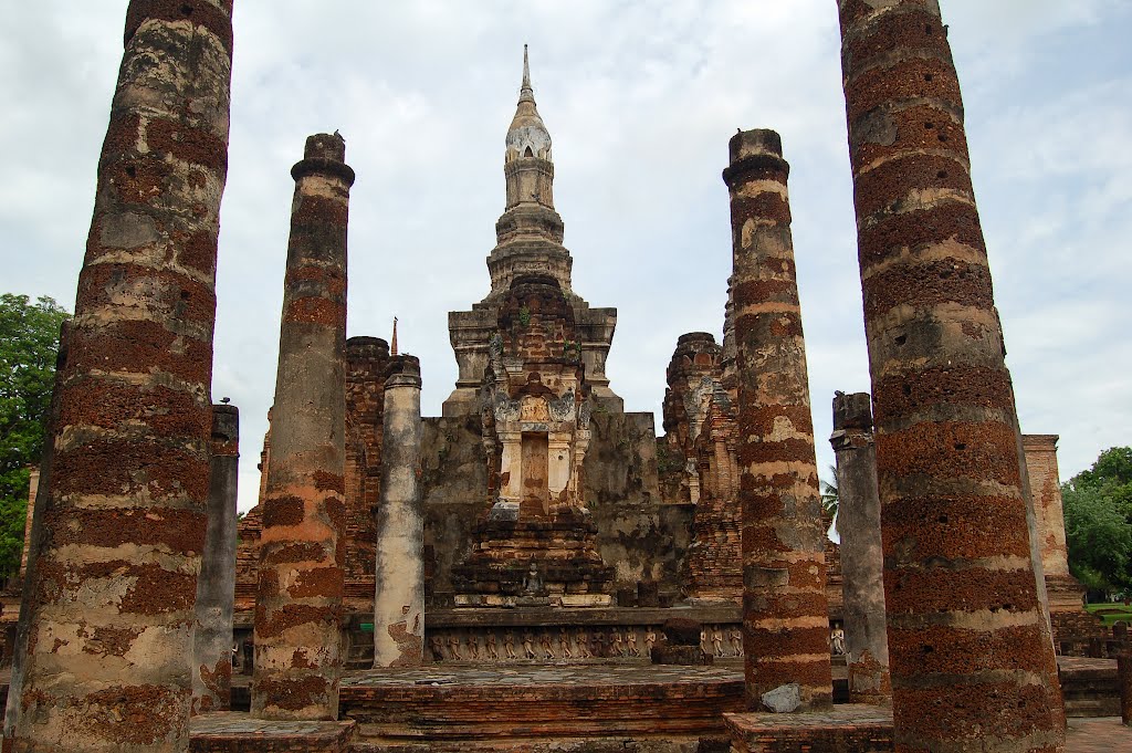 Sukhothai - Wat Trapang Ngoeng by Sphimm