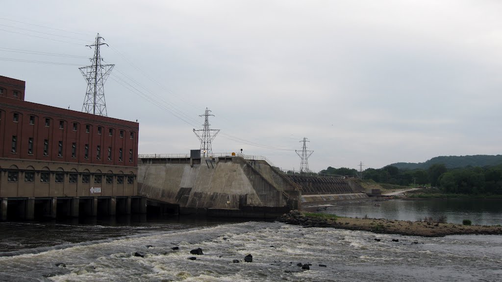 Hydroelectricity dam by Mateusz Fula