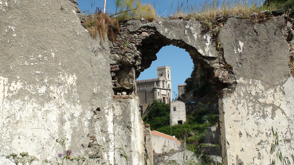 Savoca - ruderi* by F Bellisario