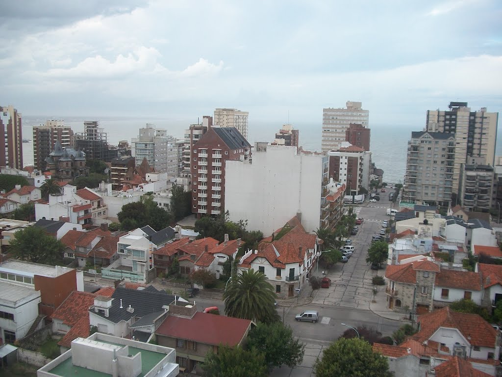 Diferentes vistas desde la Torre Tanque de Agua en el barrio Stella Maris en Mar del Plata, Argentina by Daniel Illuminati