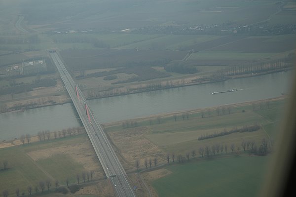 Rheinbrücke Düsseldorf by Michael Kunze, Moers