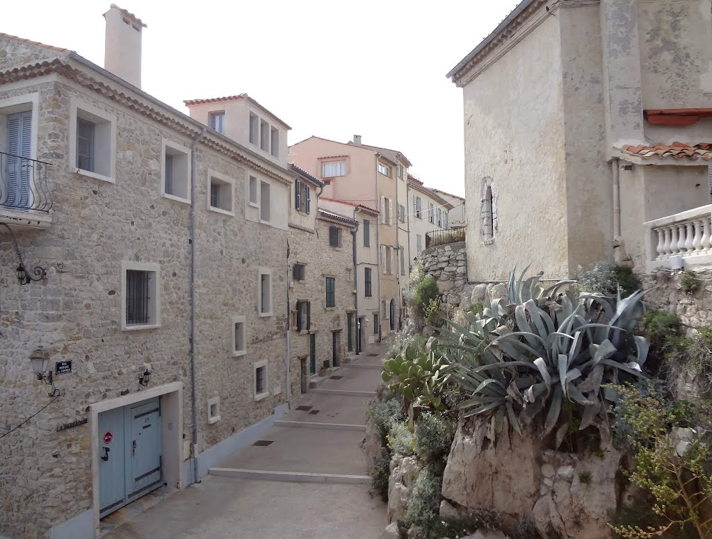 Antibes - Centro Storico by Red Oleander