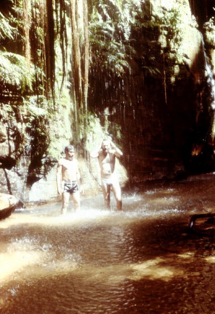 Após o calor, refrescar-se é muito importante Pedra Caída (Carolina-MA-1985) by Tasso T. Slongo