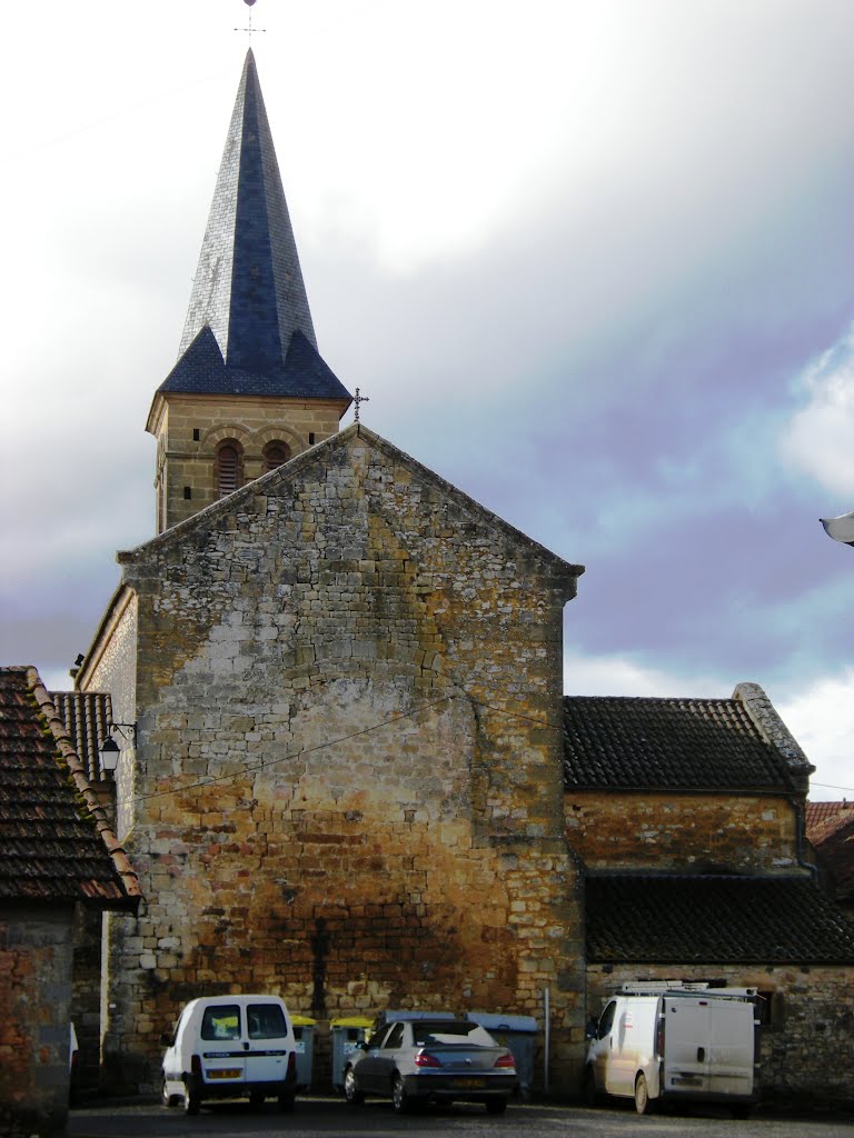 Campagnac les Quercy le chevet plat et aveugle de l'église by Marc Lacelle