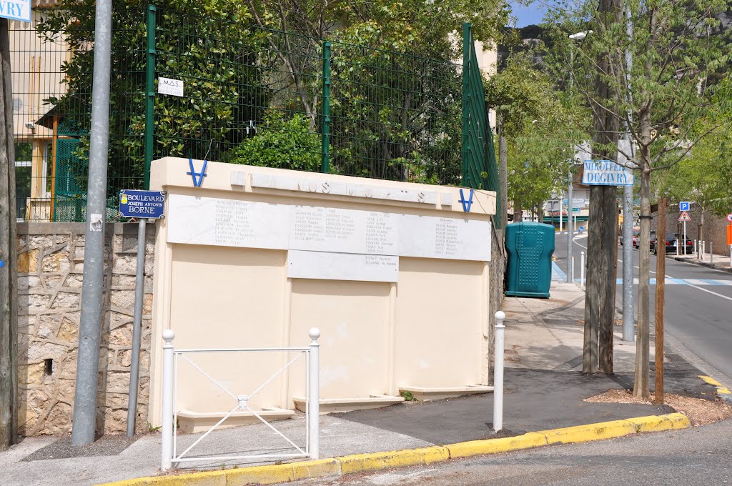 A Nos Morts; Toulon, Provence-Alpes-Côte d'Azur, France by M.Strīķis