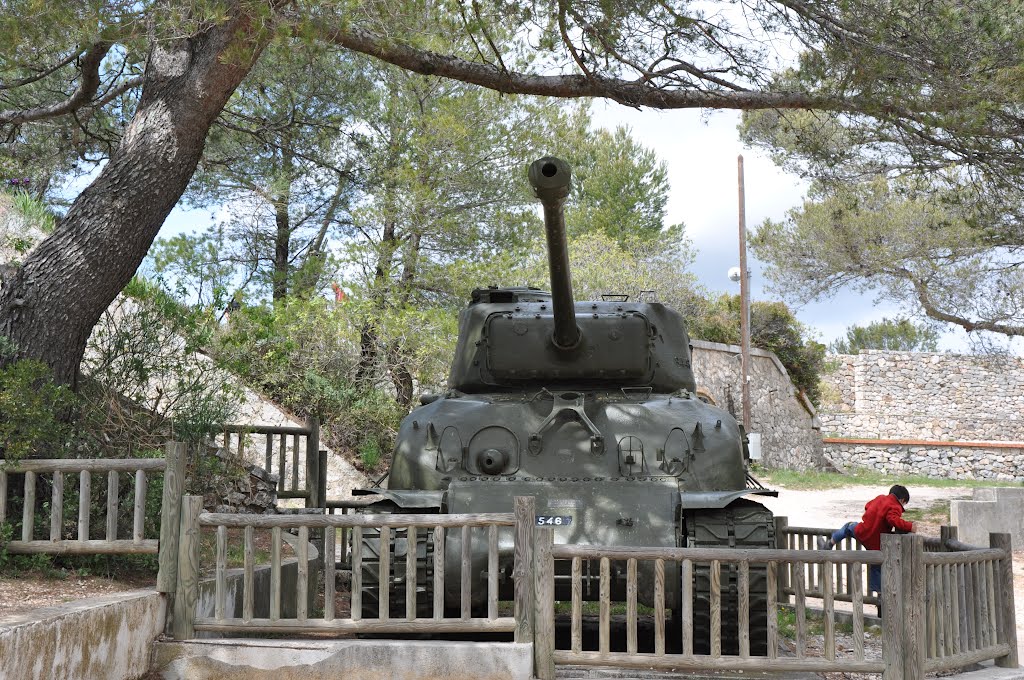 Char Sherman Modele M4-A1, Toulon, Provence-Alpes-Côte d'Azur, France by M.Strīķis