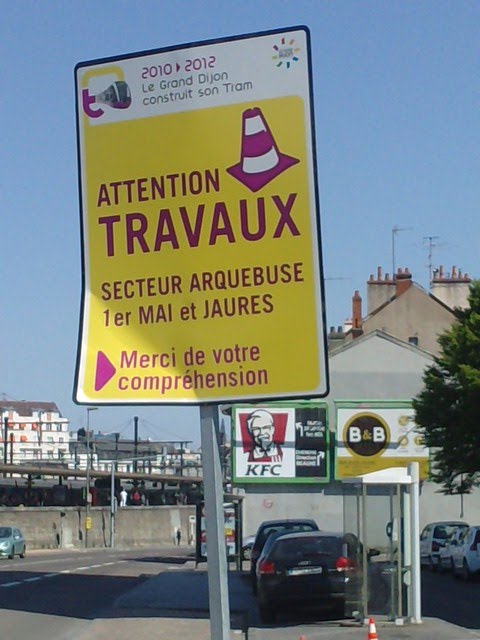 Information du tramway de Dijon "attention travaux" by divio