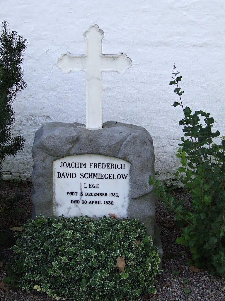 (D-22) Fyrendal Kirke, Fyrendalvej 14, 4262 Sandved - Joachim Friedrich David Schmiegelow, godslæge på Holsteinborg, krigsassessor by Finn_Larsen