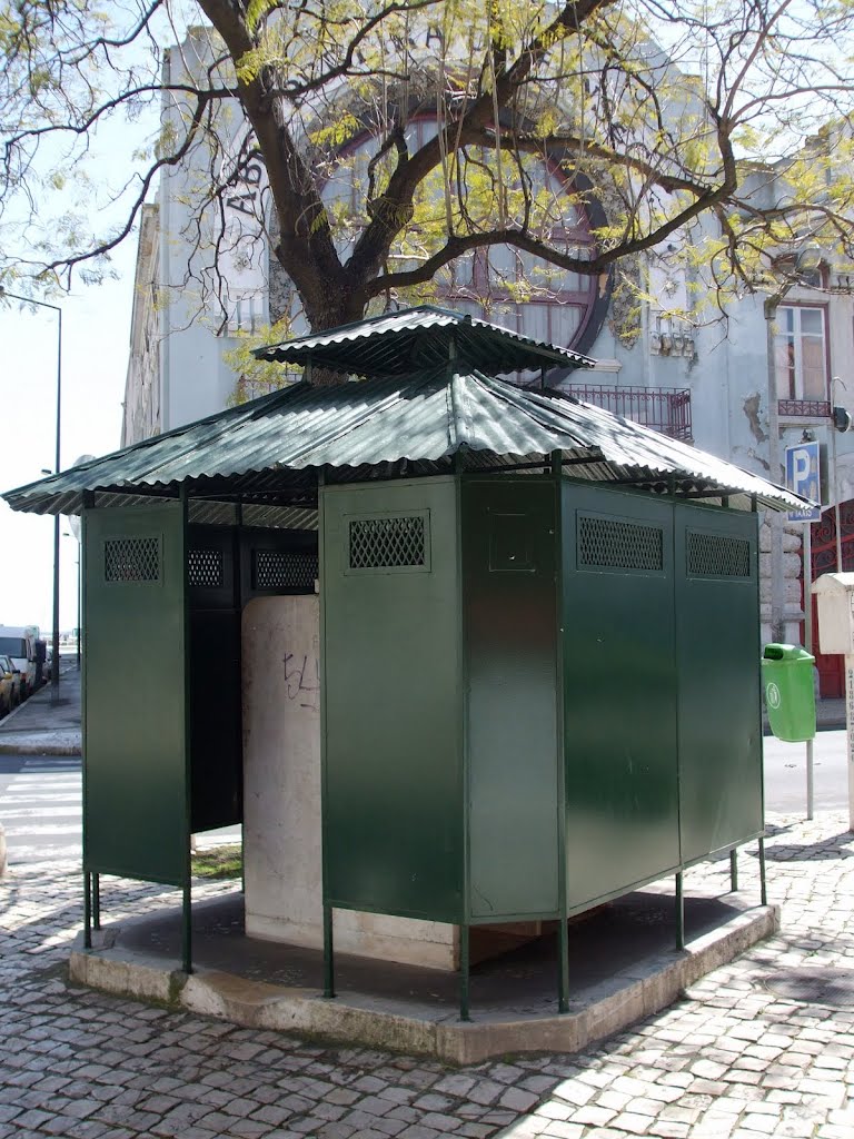 Mictório publico - Poçoc do Bispo - Marvila - Zona Oriental de Lisboa by miguelcmrt