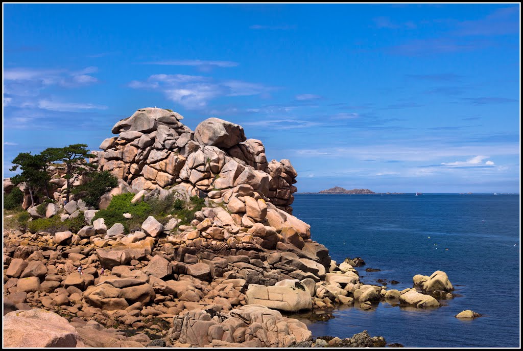 La Côte de granit rose et l'île Rouzic by François T