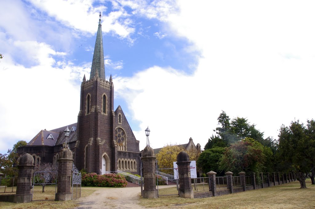 Glen Innes Uniting church by snucklepuff