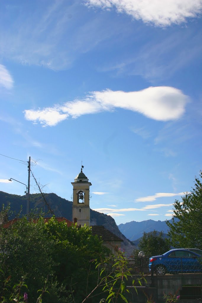 Typical cloud between Baveno and Stresa. by Harm1955