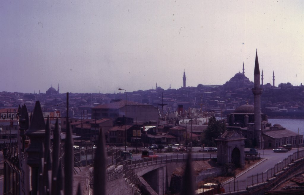 ISTAMBUL near GALATA bridge by kbri71