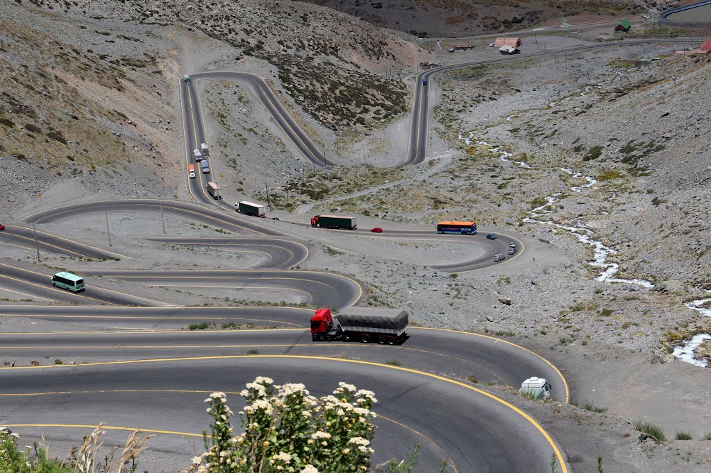 O movimento dos caminhos em Portillo - Chile by Kathia Erzinger Prox