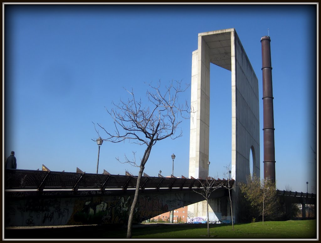 ESCULTURA EN EL DISTRITO DE ARGANZUELA. MADRID. by carlos cuerda damas