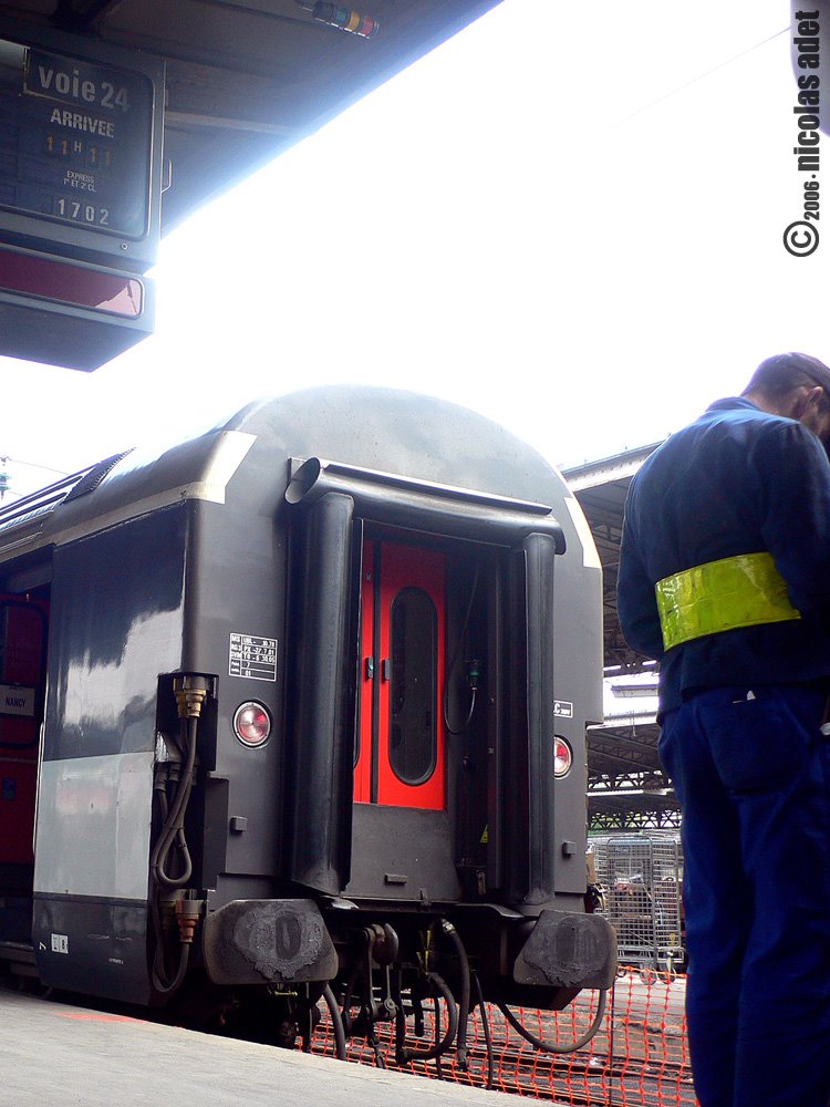 Paris • Gare de l'Est • arrivée 11h11 by nicolas adet