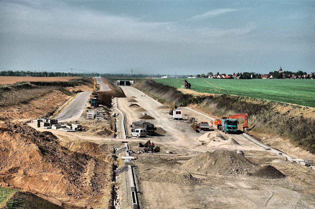 Blick zum ICE-Tunnelportal (HDR) by Karl-Hans Vollrath